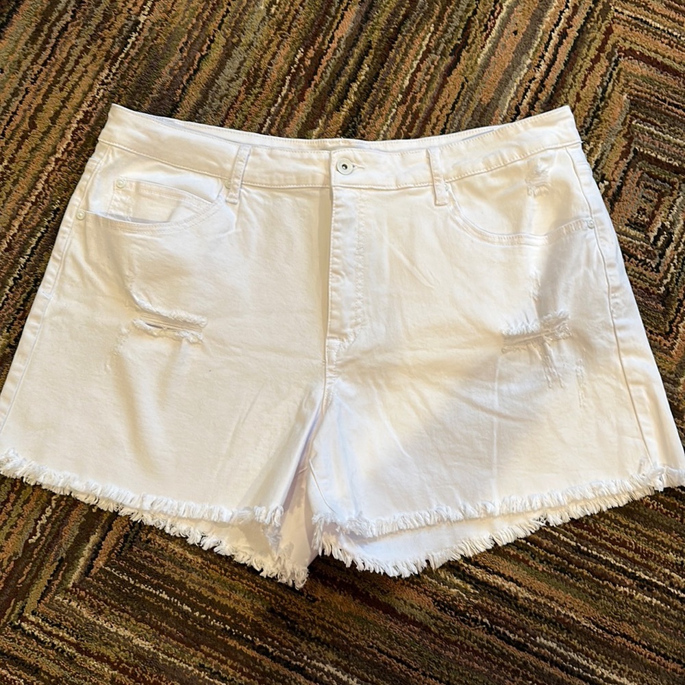 White frayed denim shorts